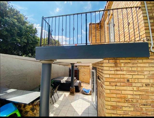 3 BEDROOM TOWNHOUSE FOR SALE IN ALBEMARLE